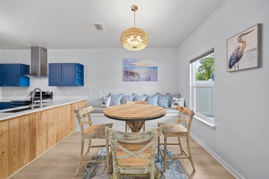 Cute and coastal! Built in 2018 and lovingly maintained by its - photo 6