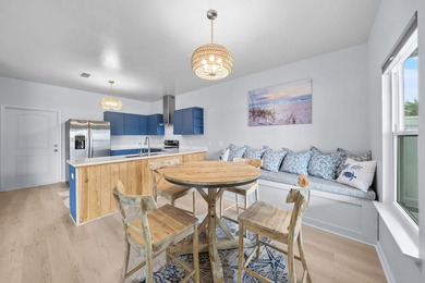 Cute and coastal! Built in 2018 and lovingly maintained by its - photo 8