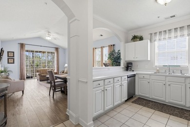 Beautiful and updated light bright third floor end unit in one - photo 4