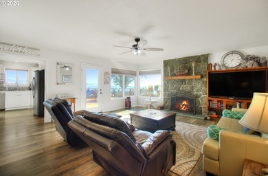 Experience coastal living at its finest in this beautifully - photo 4