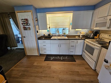 Welcome to your peaceful retreat in this beautiful 2-bedroom - photo 14