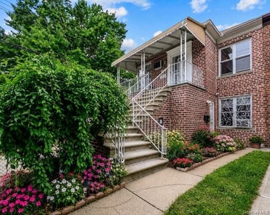 Welcome to this beautifully maintained all-brick multi-family - photo 3