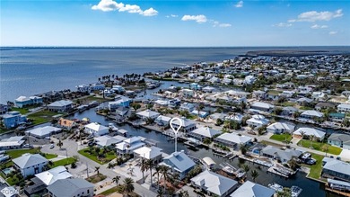 SAILORS AND POWER BOATERS WANTED!!! This stunning and completely