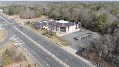 Premier 43,000 SF commercial showroom property situated on 2.58 - photo 4