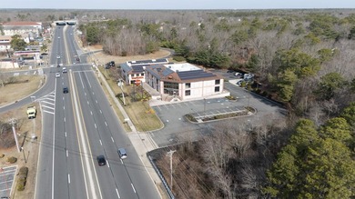 Premier 43,000 SF commercial showroom property situated on 2.58 - photo 5