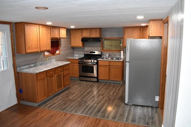 Charming cottage on a double lot with easement access to the - photo 8
