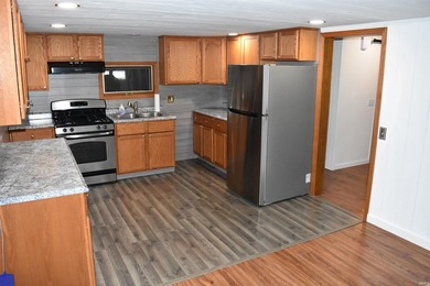Charming cottage on a double lot with easement access to the - photo 9