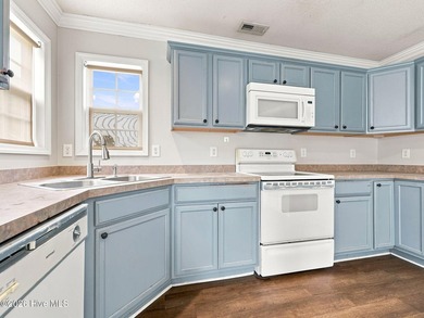 Tucked away townhouse for easy living. This three bedroom two - photo 22