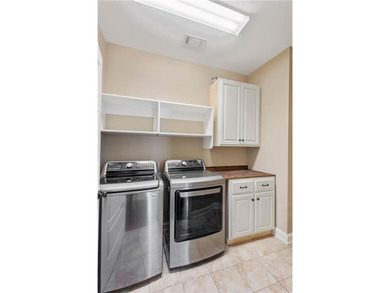 Charming single-story cottage located in the highly desirable - photo 24