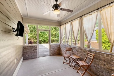 Charming single-story cottage located in the highly desirable - photo 26