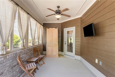 Charming single-story cottage located in the highly desirable - photo 27