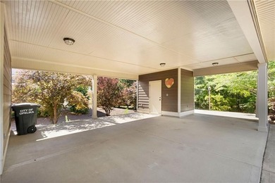 Charming single-story cottage located in the highly desirable - photo 28
