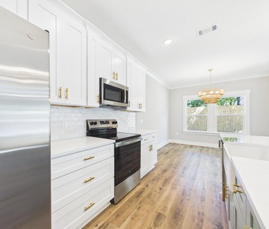 Welcome to 316 Boxer Ave in Niceville! This beautiful two-story - photo 7