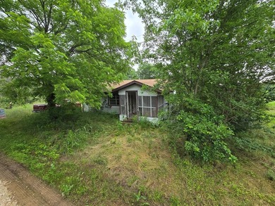 Richland Chambers Lake Home Sale Pending in Streetman Texas