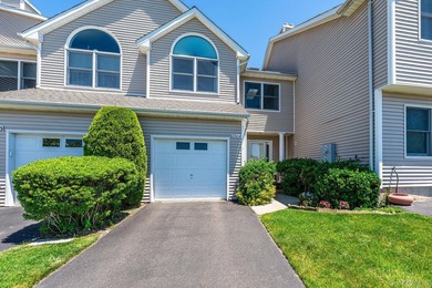 Beautifully maintained townhome style home in coveted Willow - photo 1