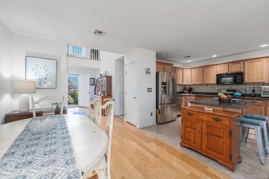 Beautifully maintained townhome style home in coveted Willow - photo 7