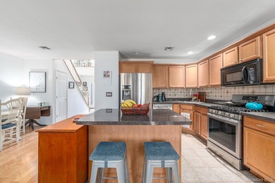 Beautifully maintained townhome style home in coveted Willow - photo 9