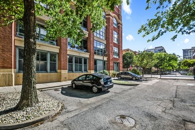 Rarely available 2-bedroom, 2-bathroom brick-and-concrete loft - photo 34