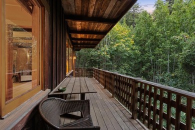 A great property with flexibility for families and friends to - photo 7