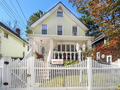 Bring your vision and tools to this detached single-family home - photo 1