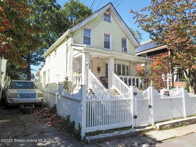 Bring your vision and tools to this detached single-family home - photo 2