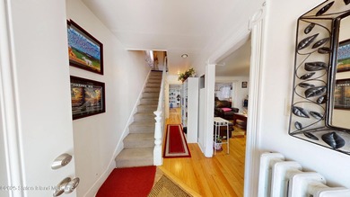 Bring your vision and tools to this detached single-family home - photo 3