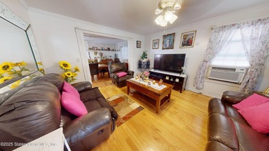 Bring your vision and tools to this detached single-family home - photo 5