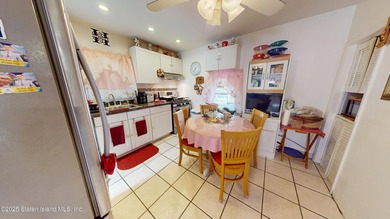 Bring your vision and tools to this detached single-family home - photo 8