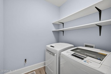 Welcome to this beautifully crafted, move-in ready single-family - photo 22