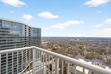 Live an affordable luxury life in the heart of Midtown. This 1