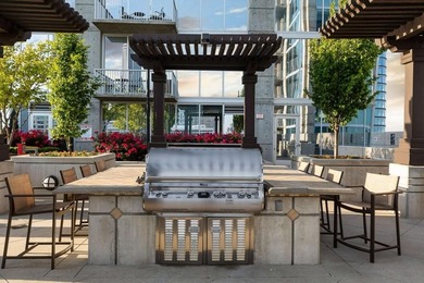 Live an affordable luxury life in the heart of Midtown. This 1