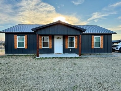 Newer Construction Near Lake Eufaula! Welcome to this - photo 3