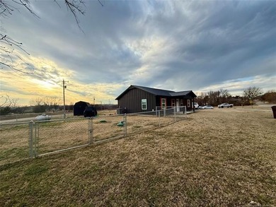 Newer Construction Near Lake Eufaula! Welcome to this - photo 4