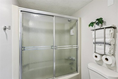Welcome home to this beautifully renovated 2-bedroom, 1.5-bath - photo 20