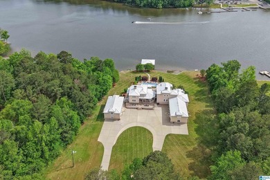 Experience the kind of lakefront estate that is convenient to - photo 22