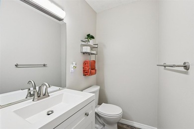 Welcome home to this beautifully renovated 2-bedroom, 1.5-bath - photo 24