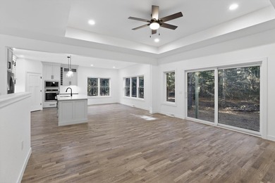 Beautiful new build on a large wooded lot in an up-and-coming - photo 6