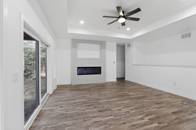 Beautiful new build on a large wooded lot in an up-and-coming - photo 7