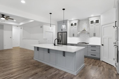 Beautiful new build on a large wooded lot in an up-and-coming - photo 10