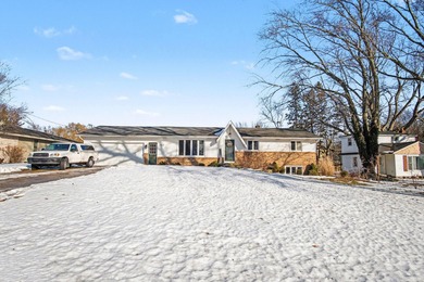 Lake Macatawa Home Sale Pending in Holland Michigan