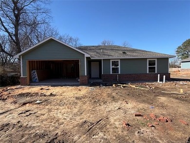 Fort Gibson Lake Home For Sale in Fort Gibson Oklahoma