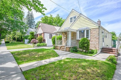 Incredible opportunity in one of Flushing's most sought-after - photo 3