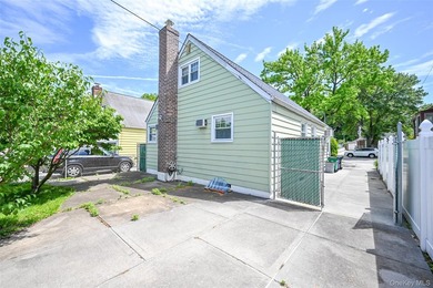 Incredible opportunity in one of Flushing's most sought-after - photo 4