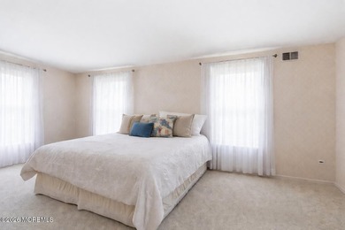 Welcome to this spacious 6-bedroom, 4.5-bath home offering over - photo 15