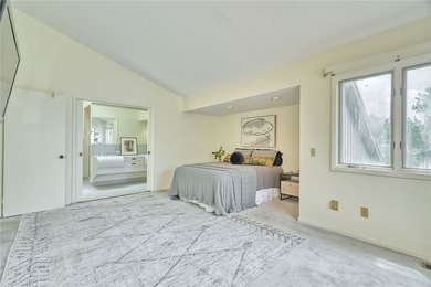 Welcome to 14 Gailhaven Court! Located on a quiet cul-de-sac in - photo 18