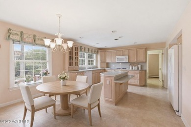 Welcome to this spacious 6-bedroom, 4.5-bath home offering over - photo 18
