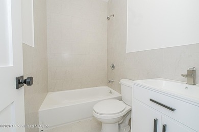 An exceptional new construction semi-detached single-family home - photo 21