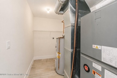 An exceptional new construction semi-detached single-family home - photo 30