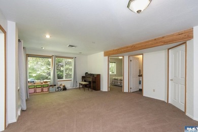Tucked into a peaceful, creekside setting, this 3-bedroom - photo 32