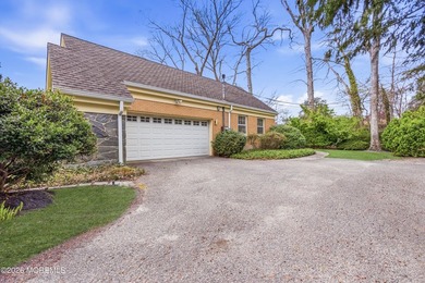 Welcome to this spacious 6-bedroom, 4.5-bath home offering over - photo 34